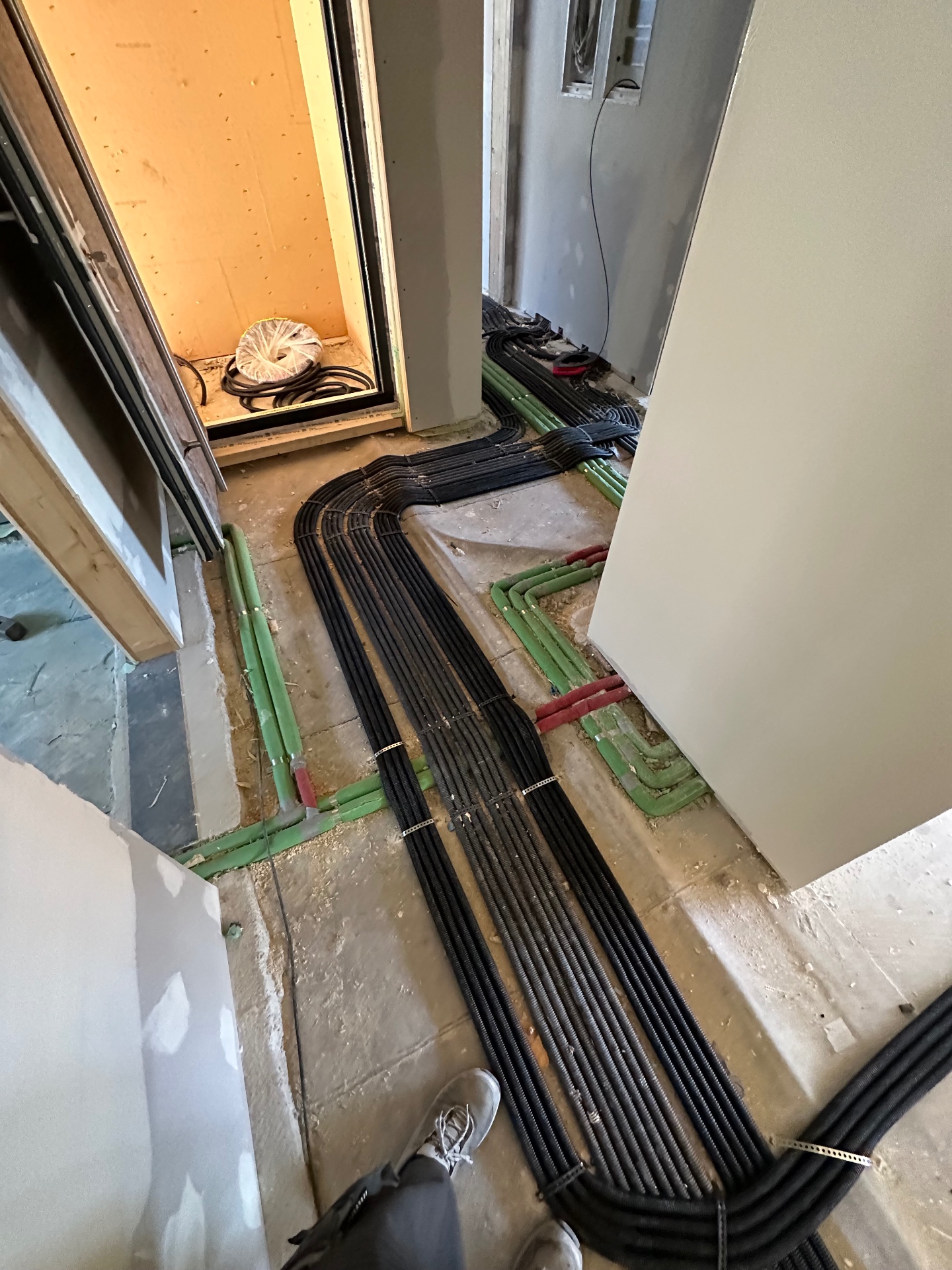 Professionelle Kabelverlegung im Rohbau